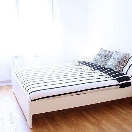 New Central Light Apartment With Private Parking Новий Сад Екстер'єр фото