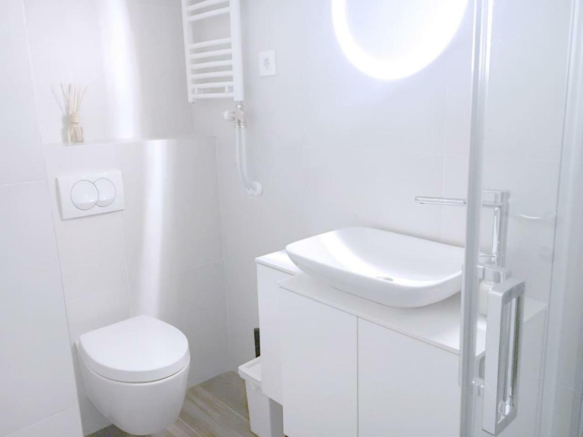 New Central Light Apartment With Private Parking Новий Сад Екстер'єр фото
